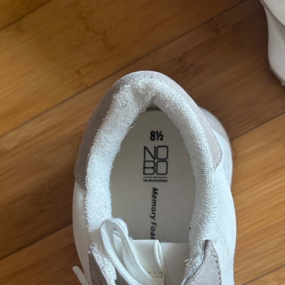 No Boundaries White and Gray Women's Sneakers - Picture 3 of 5